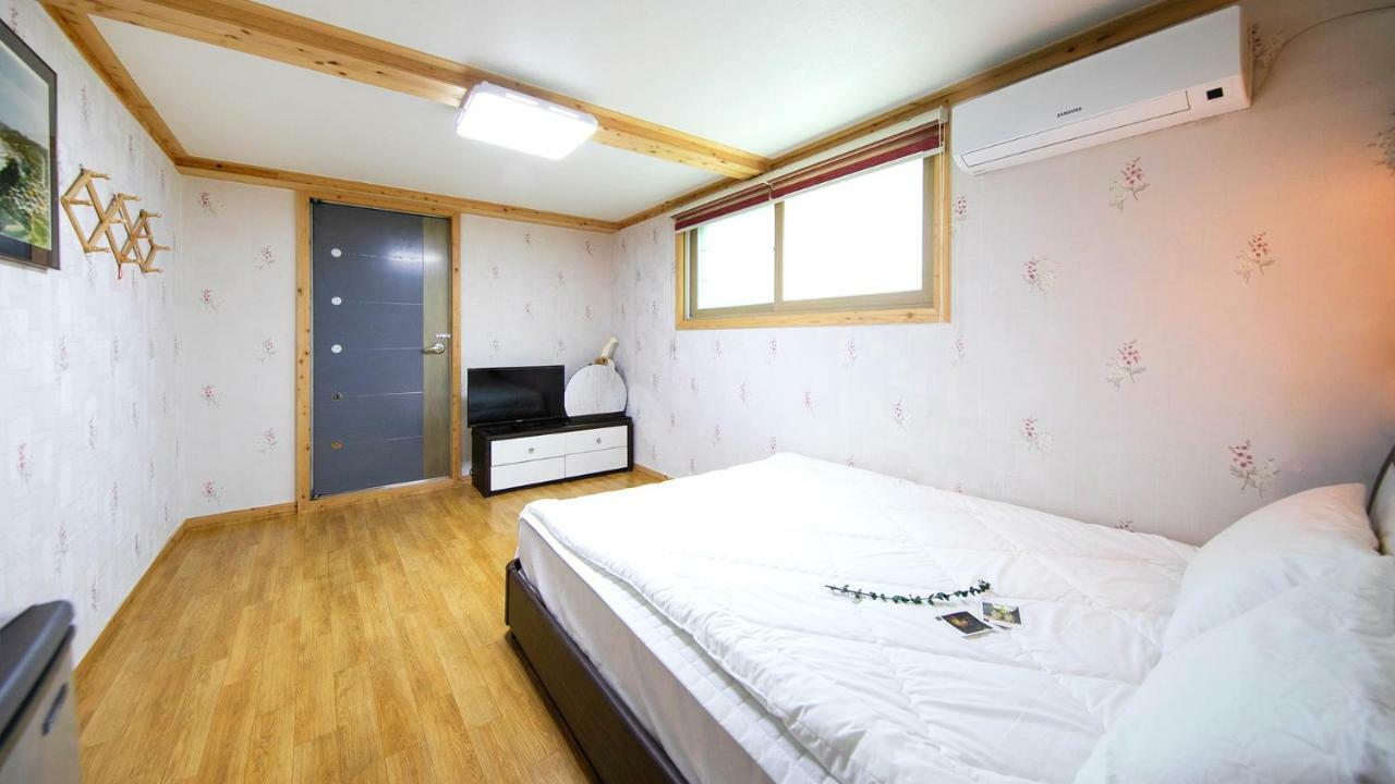Samcheok Sol Beach Pension Ngoại thất bức ảnh