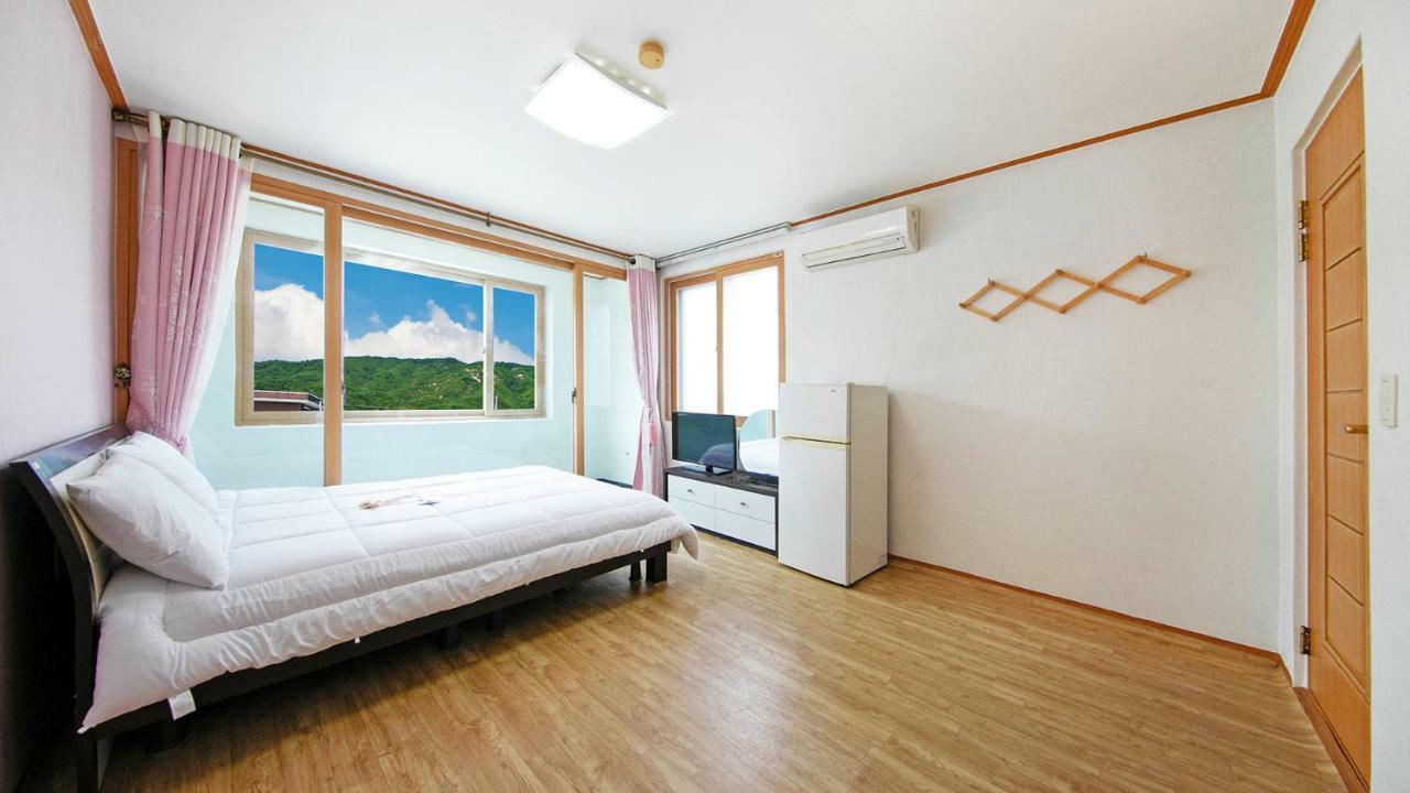 Samcheok Sol Beach Pension Ngoại thất bức ảnh