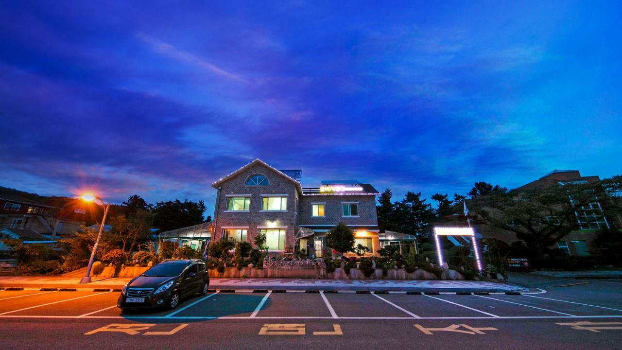Samcheok Sol Beach Pension Ngoại thất bức ảnh